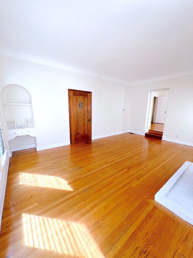 Foto del edificio - Curson Ave Apartments By The Grove