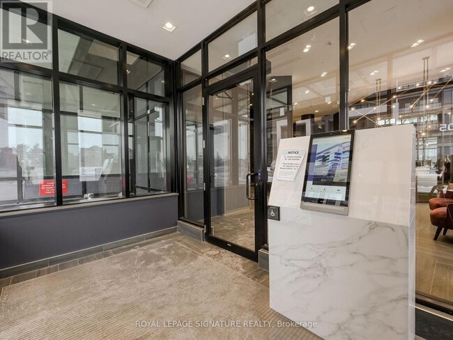 Building Photo - 395 Dundas St W