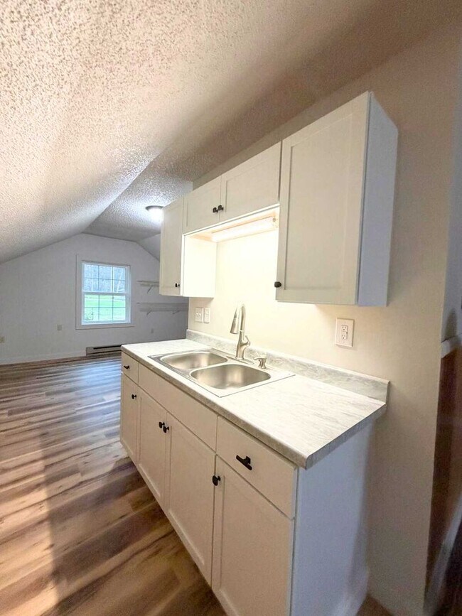 Foto del edificio - Studio Apartment in Mill Hall Close to Greenhouse!