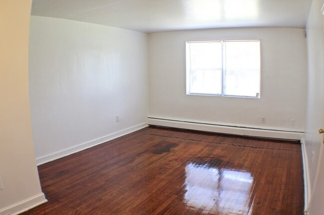 Building Photo - 1541 Park Blvd