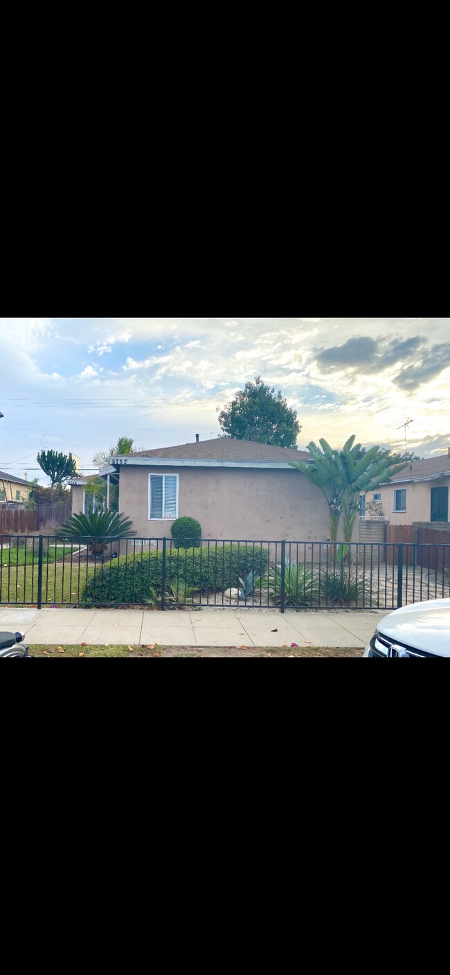 Building Photo - 5752 Jillson St