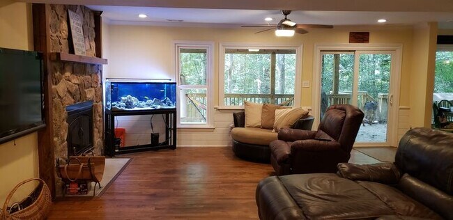 Foto del edificio - 3302 Fox Chase Ct