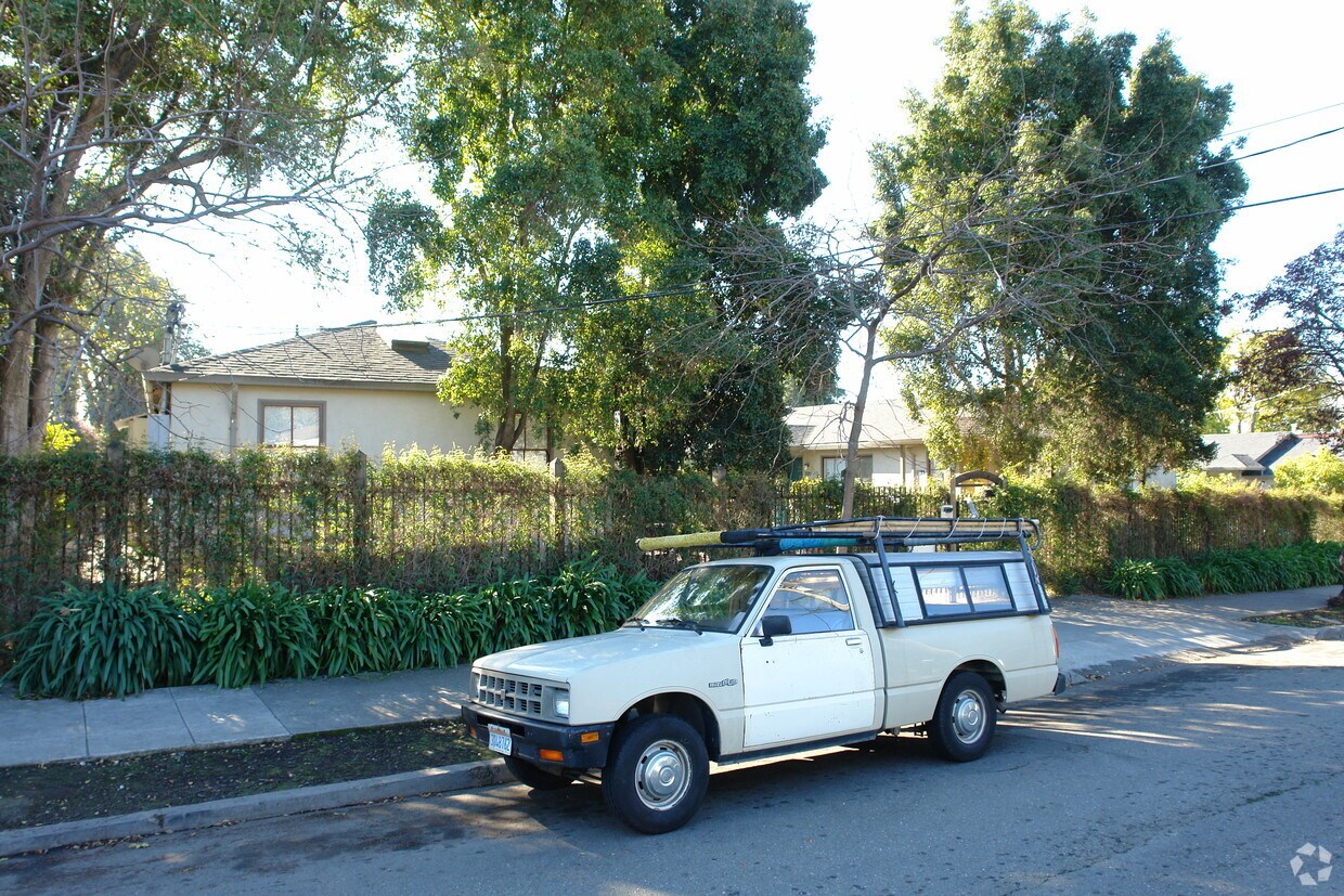 Primary Photo - 1146-1160 Hearst Ave
