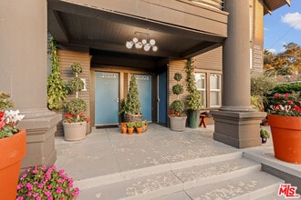 Building Photo - 2928 Walton Ave