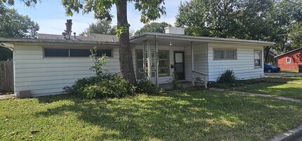 Building Photo - 5521 E Orme St