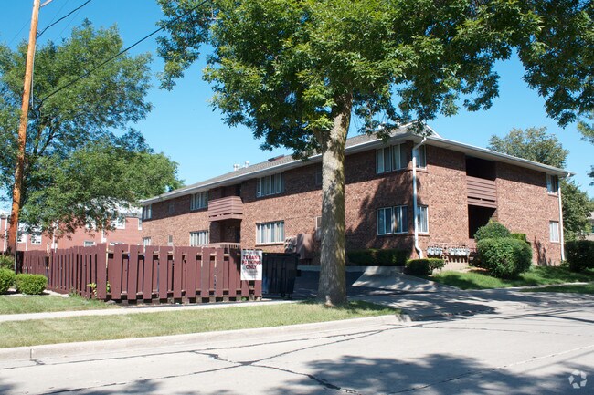Building Photo - 8303 W North Ave