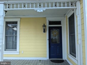 Building Photo - 306 N Locust St