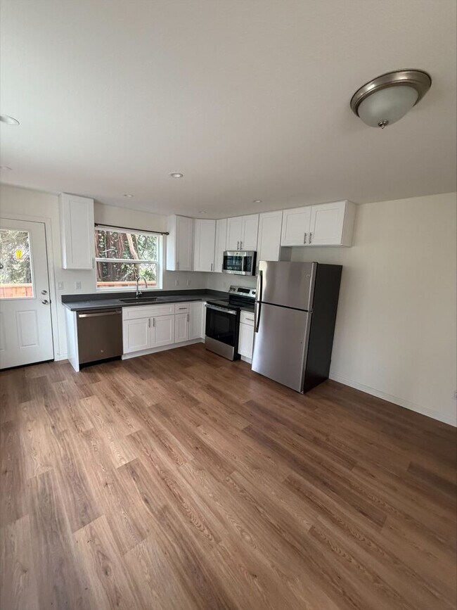 Foto del edificio - 4331-4337 Brookdale Ave.
