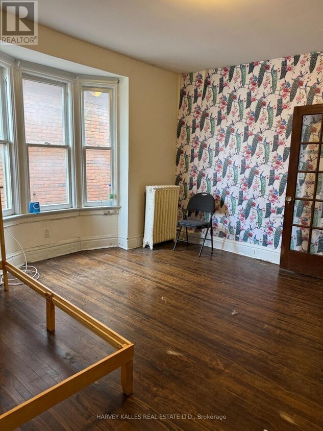 Primary Photo - 678 Huron St