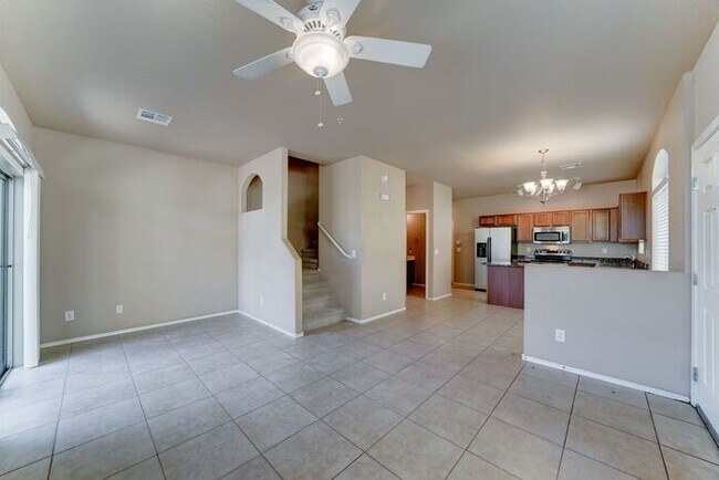 Foto del edificio - COMING SOON! Beautiful Townhome in Great Location