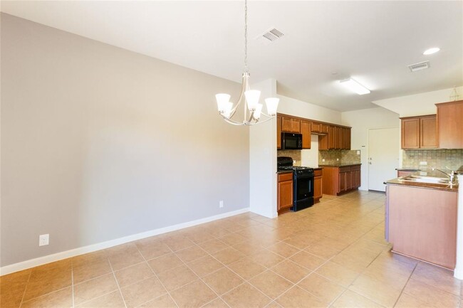 Building Photo - 1620 Bryant Dr