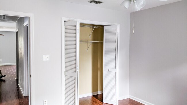 Foto del edificio - 1091 Rockbrook Ct