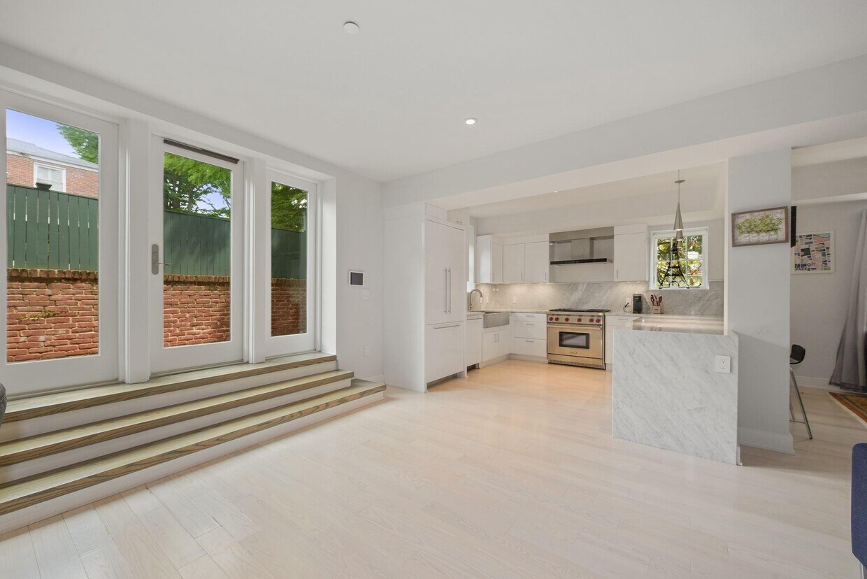 Primary Photo - 2709 N St NW