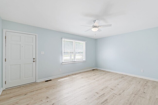 Foto del edificio - Charming 3-Bedroom Home in Prime Clayton l...