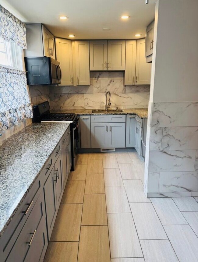 Building Photo - 2017 Pine St