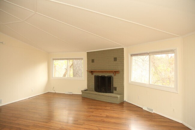 Building Photo - Unique Space For Lease - 3 Bedrooms