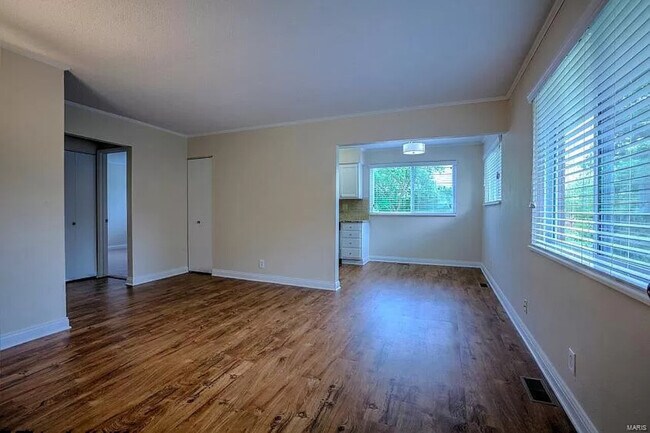 Building Photo - 7703 Jerome Ave