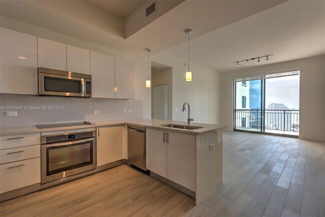 Foto del edificio - 999 SW 1st Ave