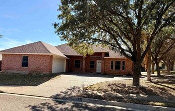 Building Photo - 405 Wren Point