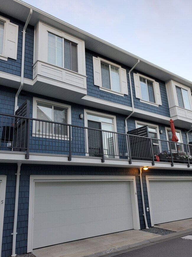 Building Photo - 16337 15 Av