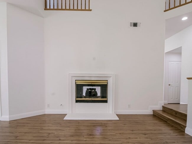 Foto del edificio - 25035 Eaton Ln