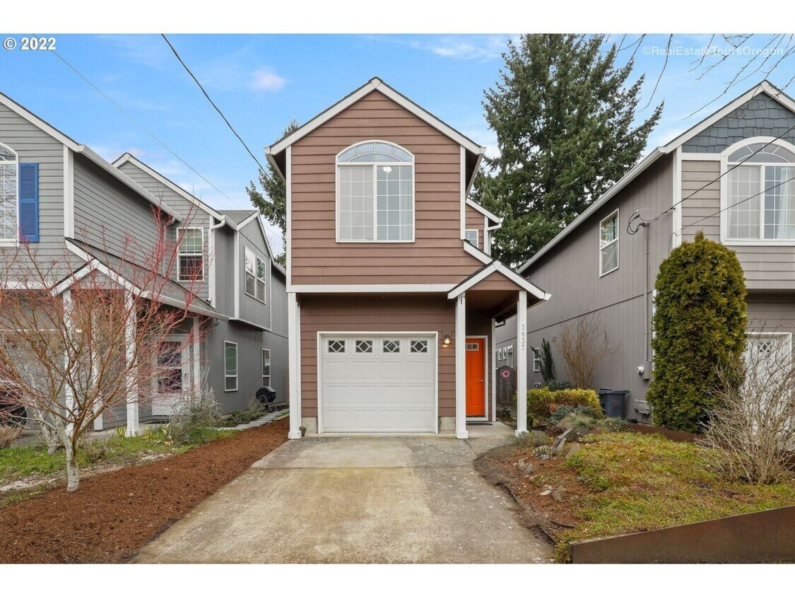 Primary Photo - *Move In Special* 3 bdrm, 2 ba, house with...
