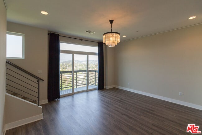 Building Photo - 2753 Waverly Dr