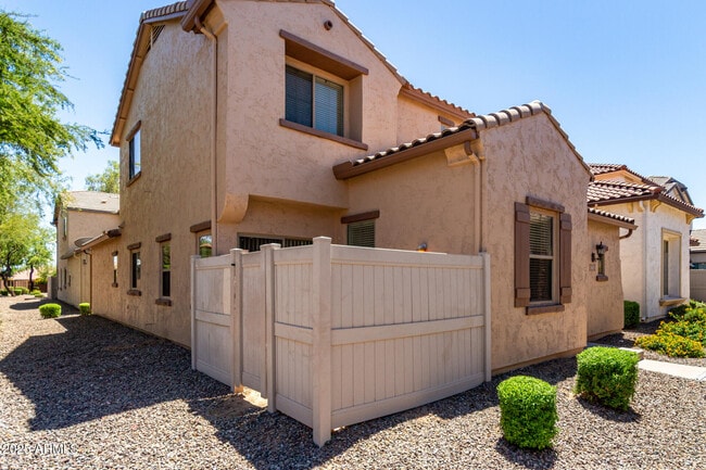 Building Photo - 26417 N Babbling Brook Dr