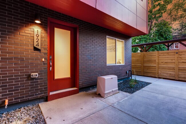 Building Photo - 1924 W 38th Ave