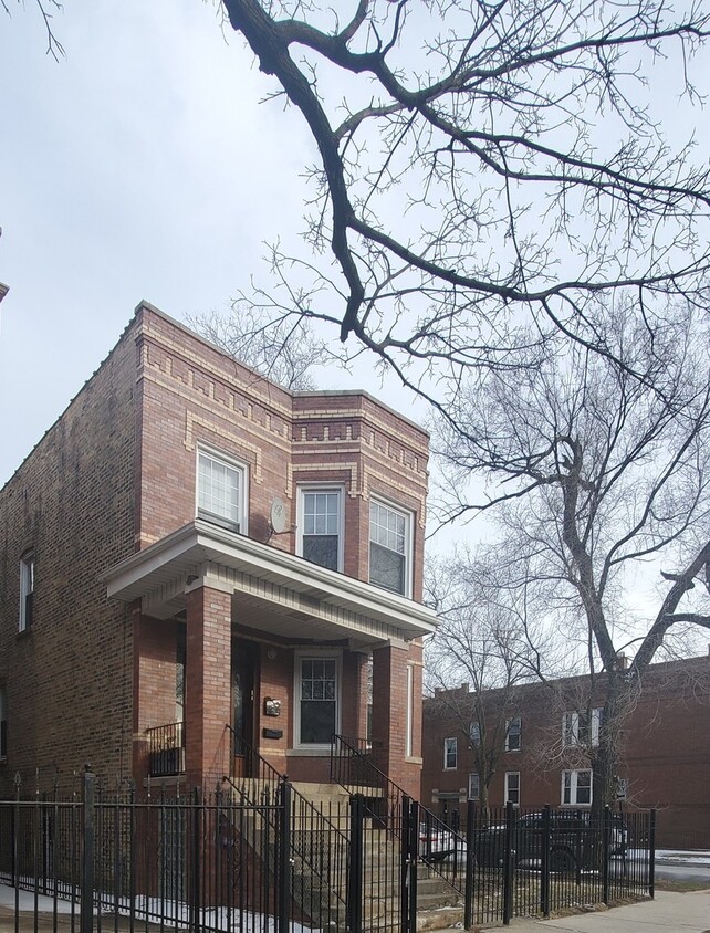 Foto principal - 2301 N Springfield Ave