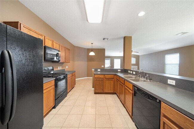 Building Photo - 5706 Baldwin Elm St