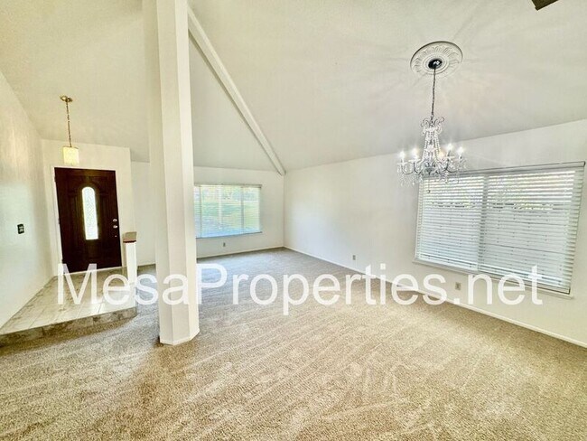Building Photo - 1488 Poppy Ave