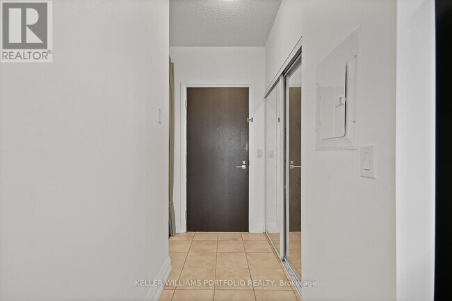 Photo du bâtiment - 1070-1070 Sheppard Ave W