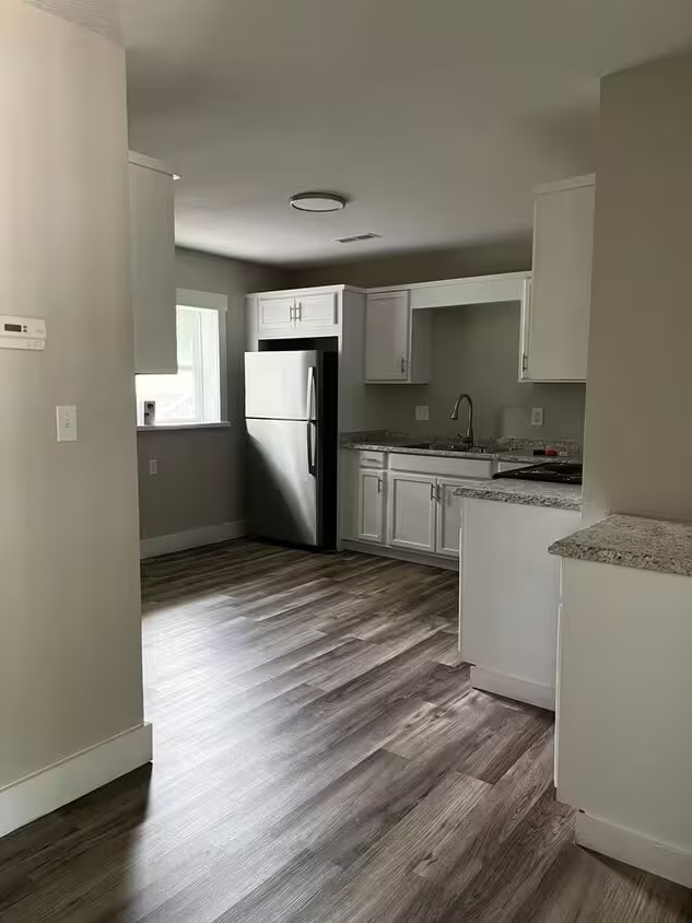 Building Photo - 468 N Locust St