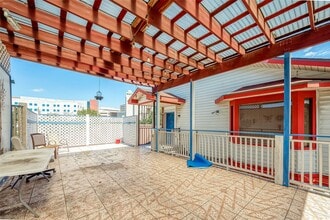 Building Photo - 7711 Beechnut St