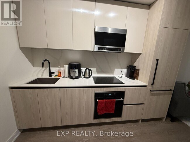 Photo du bâtiment - 425 Front St E