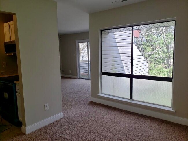 Building Photo - 4B E Daisy Ln