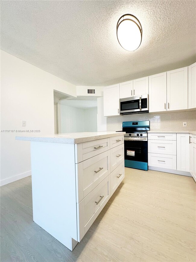 Foto del edificio - 5958 NW 29th Pl