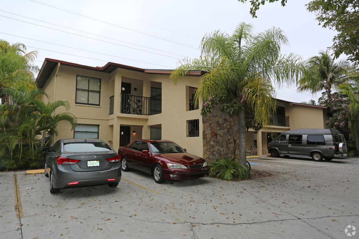 Foto del edificio - 4302-4310 Santa Barbara Blvd