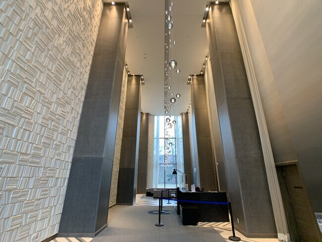 Building Photo - 65 St Mary St