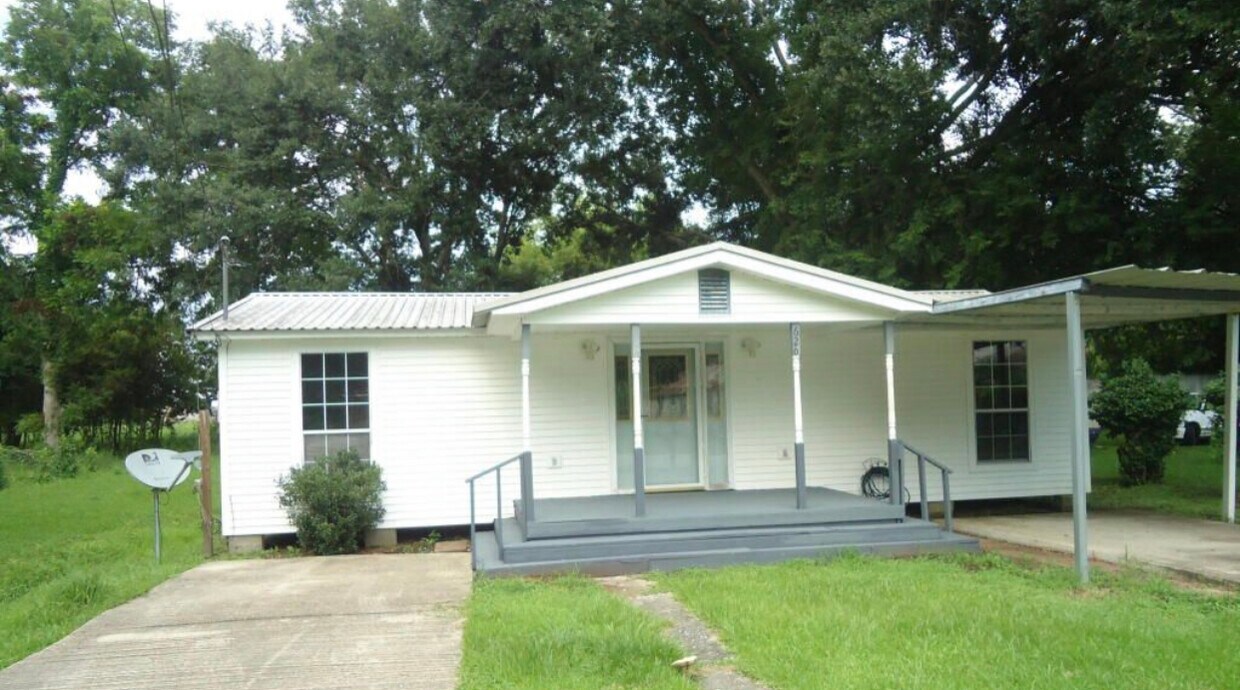Front of house with porch - 626 Hamm St