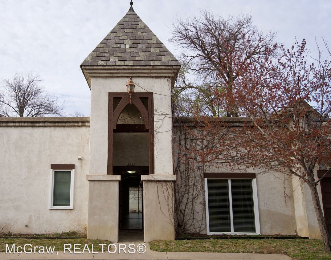 Primary Photo - 2223 E 55th Pl