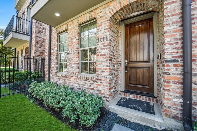 Building Photo - 1618 Rosewood St