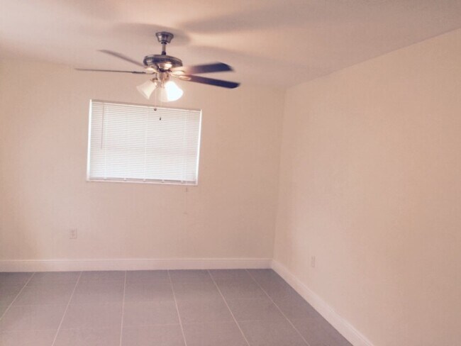 Foto del edificio - 6621 NW 30th St