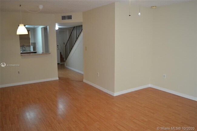 Foto del edificio - 100 NW 87th Ave