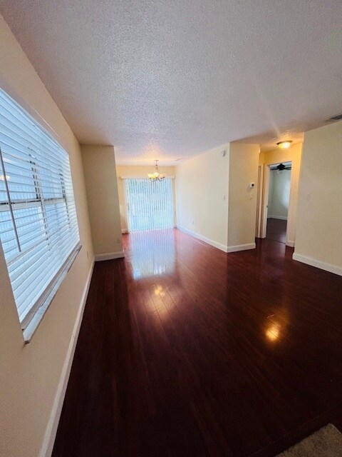 Foto del edificio - 136 E Harding St