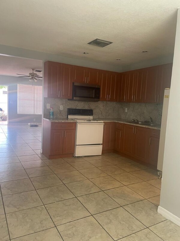 Building Photo - 4064 SW 52nd St