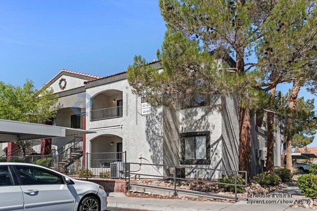 Building Photo - 950 Seven Hills Dr