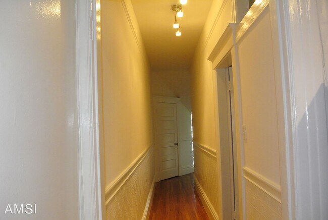 Building Photo - 3 br, 1 bath House - 111 Laidley #2