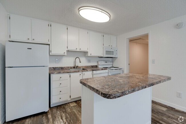 1BR, 1BA - Kitchen - Whisperwood Apartments